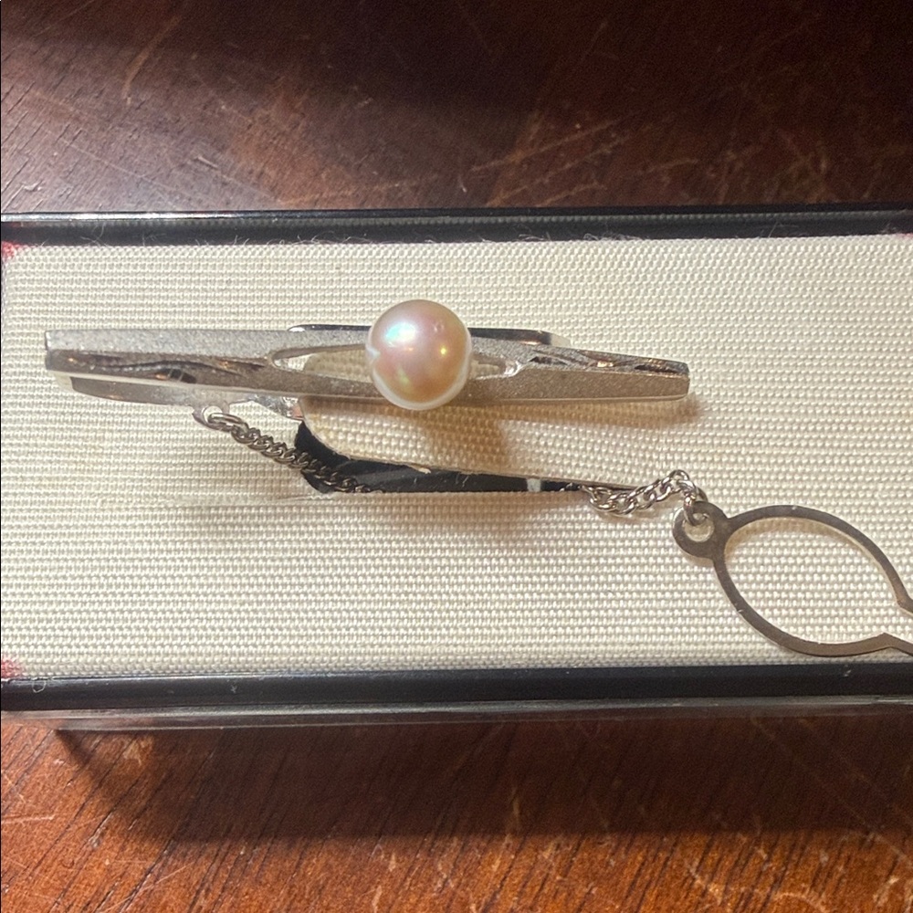 Elegant Silver tone Tie Clip with Real Pearl Accent made in Japan